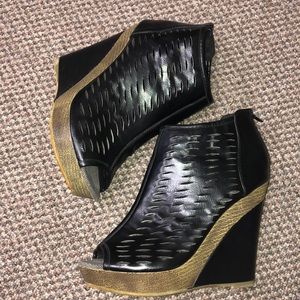 BUCCO LEATHER WEDGE PEEP TOE BOOTIES SHOES 7.5M